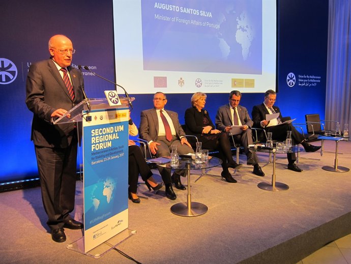 K.Jhinaoui, A.Santos, D.Bushati, I.Nasr y D.B.Kuret