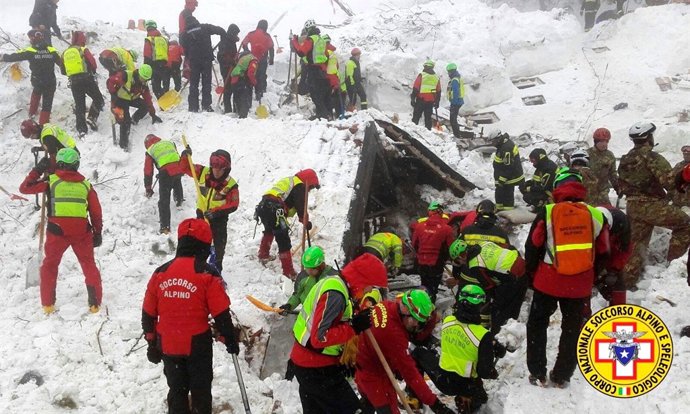 Trabajos de rescate en el Hotel Rigiopiano