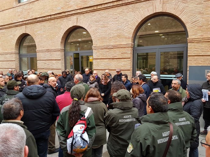 Minuto de silencio por los agentes rurales asesinados el pasado sábado en Lleida