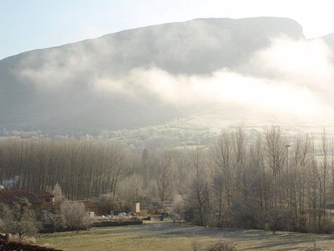 Valderredible con frío y niebla  