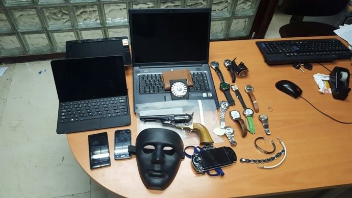 Los objetos incautados al detenido