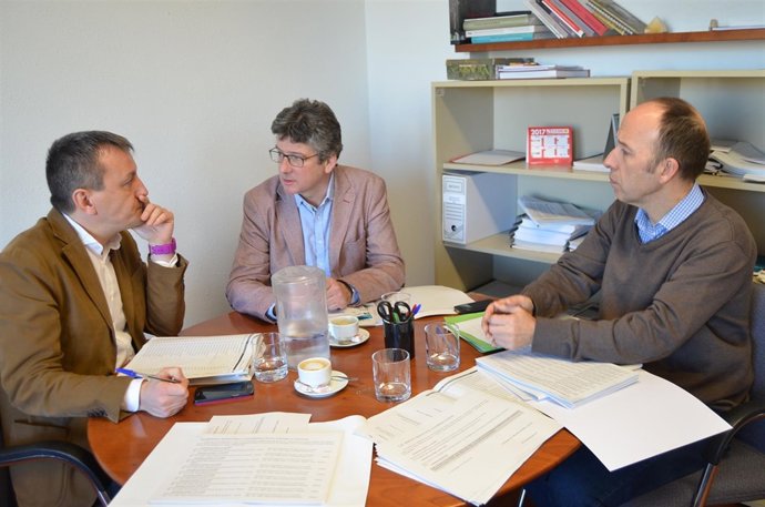 Rivarés (ZEC), Trívez (PSOE) y Asensio (CHA) reunidos hoy en el Ayuntamiento