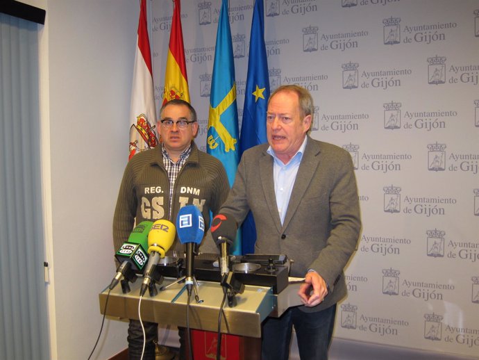 Victor Roza (CCOO) y Aurelio Martín (IU Gijón) en rueda de prensa
