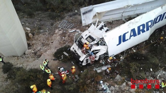 Accidente de un camión en La Bisbal del Penedès