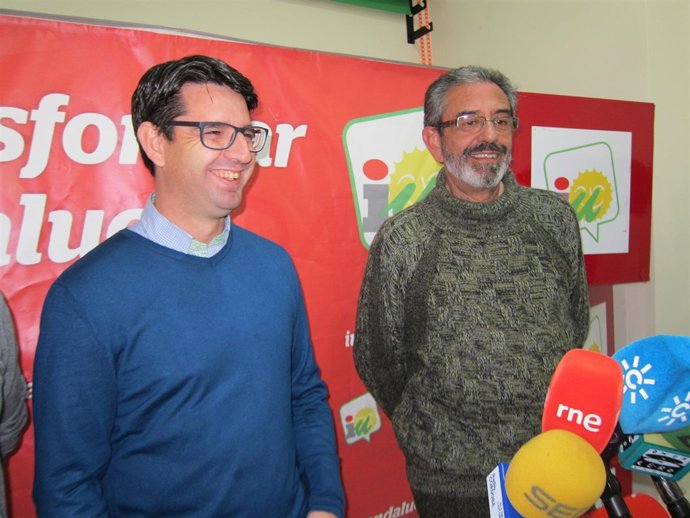 Pedro García y Manuel Baena en la sede de IU