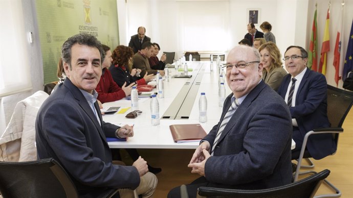 Martín y Sota presiden la reunión de la Mesa Especial del Besaya
