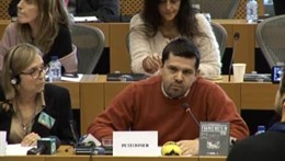 Teresa Gómez-Limón y Jesús Domínguez, en la comisión de peticiones