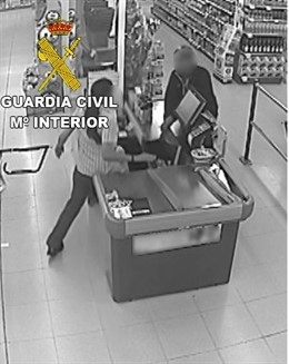ATRACO EN UN SUPERMERCADO