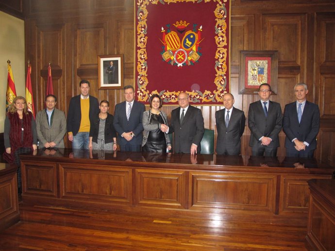 Firma del acuerdo entre el Ayuntamiento de Teruel e Ibercaja