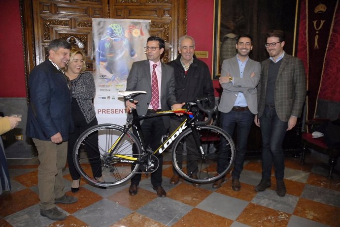 Presentación de la Vuelta Ciclista a Andalucía en Granada