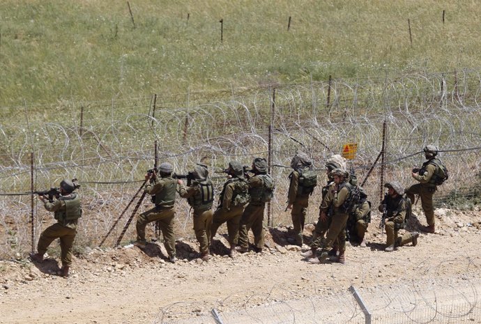 Soldados De Israel En La Frontera