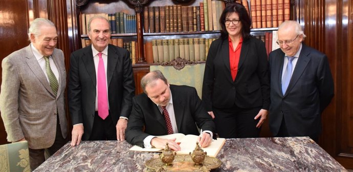 J.Gay de Montellà (Fomento del Trabajo) y el embajador de Cuba en España E.Mtnz.