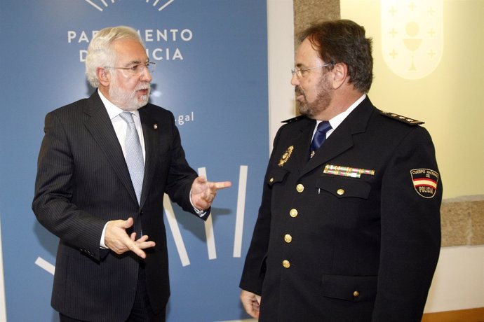 Santalices recibe al comisario jefe de la Policía Nacional de Santiago