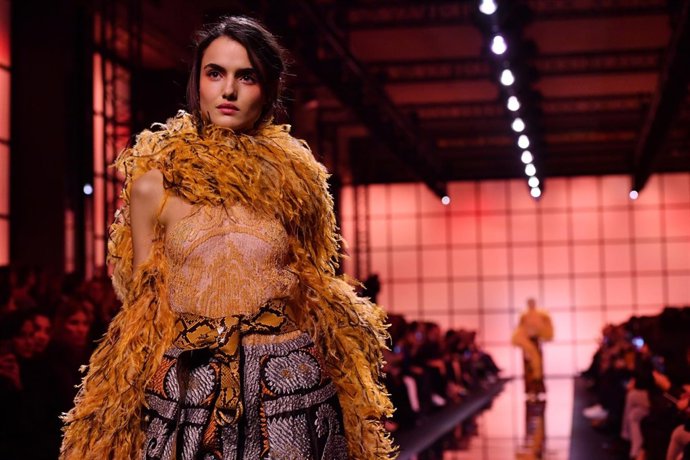 DESFILE ARMANI
