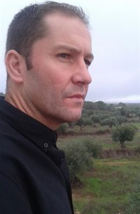 Adrián Tejada presentará su novela 'Pangea' este jueves en el Corte Inglés de Badajoz