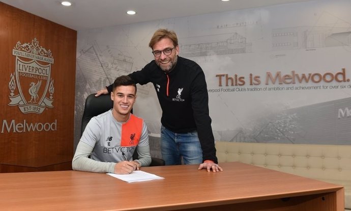 Philippe Coutinho renueva con el Liverpool