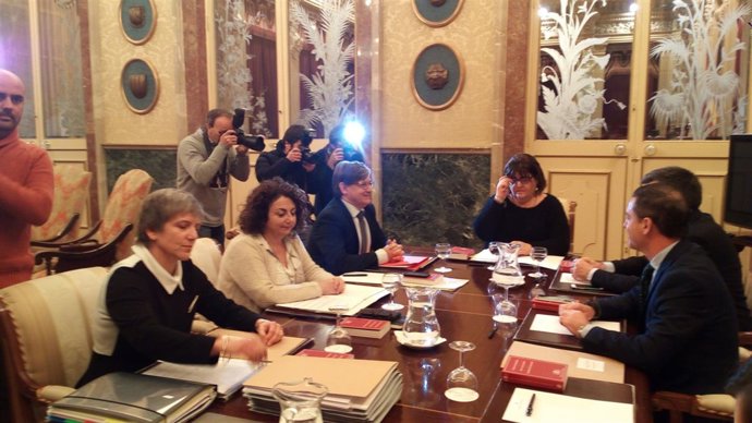 Mesa del Parlament para el cese de Huertas
