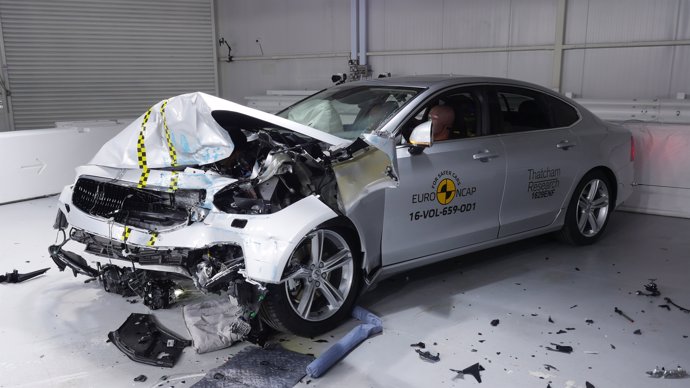 Volvo S90 tras la prueba de impacto de Euro NCAP