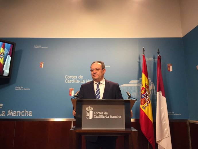 El consejero en rueda de prensa