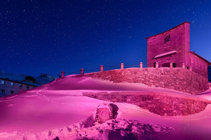 El Monte Stelvio se tiñe de rosa para homenajear al Giro