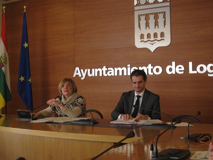 Miguel Sáinz y Paloma Corres, en la rueda de prensa de la Junta de Gobierno