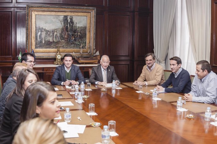 La Junta de Gobierno de la Diputación aprueba obras en municipios y carreteras.