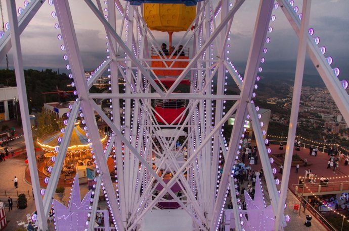 Rueda panorámica del parque de atracciones del Tibidabo