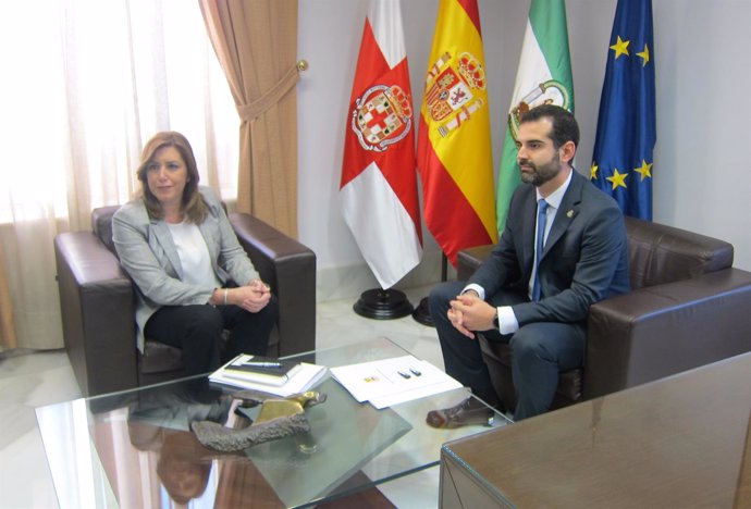 Susana Díaz, durante su reunión con el alcalde de Almería