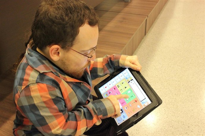 El creador de la app 'Jocomunico' durante la presentación del proyecto