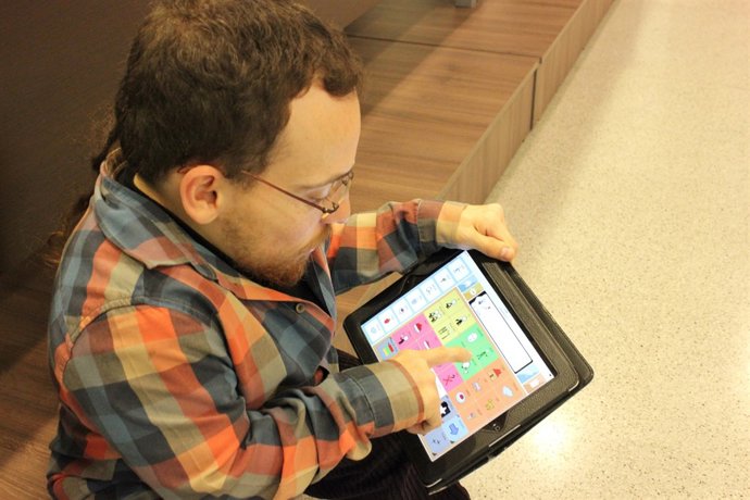 El creador de la app 'Jocomunico' durante la presentación del proyecto