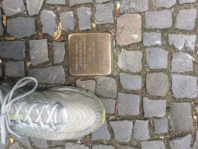 Placa en memoria de deportados a campos nazis, impulsada por Memorial Democràtic