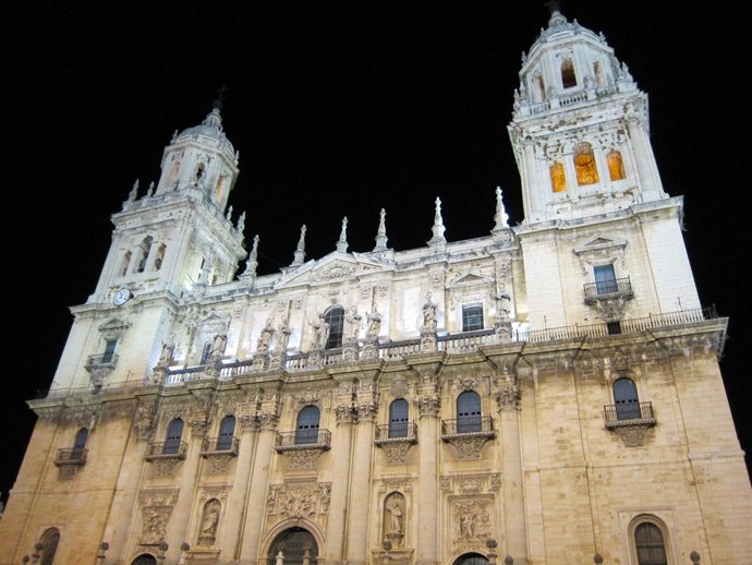 Vista nocturna de la Catedral De Jaén