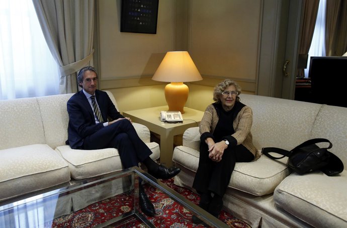 Íñigo de la Serna se reúne con la alcaldesa de Madrid, Manuela Carmena