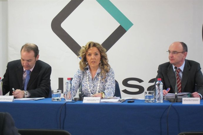 María Teresa Mallada, en el centro