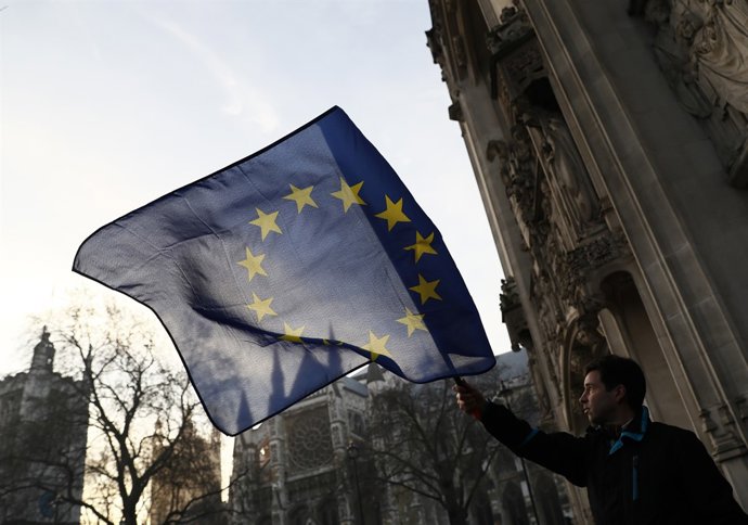 Bandera de la UE ante el Tribunal Supremo británico