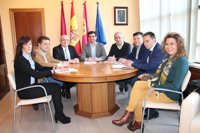 Junta y el Ayuntamiento de Albacete estudian la construcción de tres nuevos colegios y la apertura del Museo del Niño