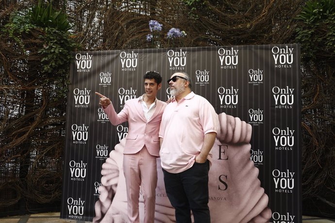 Eduardo Casanova y Álex de la Iglesia en la presentación de la película Pieles