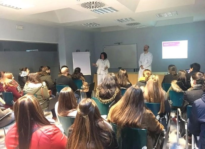 Alumnos conocen el sistema de digitalización radiológica de Puente Genil