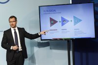 La gestación subrogada abre un debate ideológico en el PP, con partidarios y detractores movilizados ante el congreso