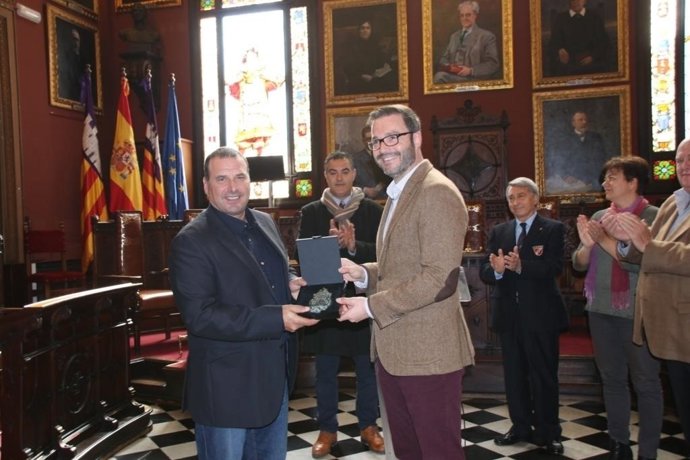 Homenaje de Cort a Carbonell