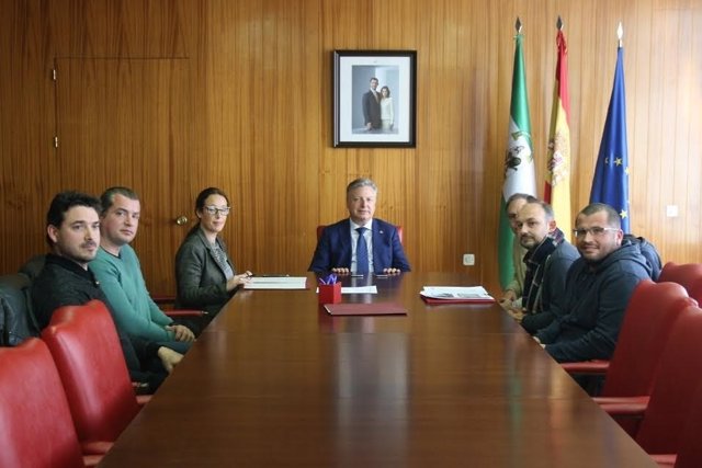  Primo Jurado (Centro) Con El Colectivo Para La Defensa De La Igualdad Efectiva