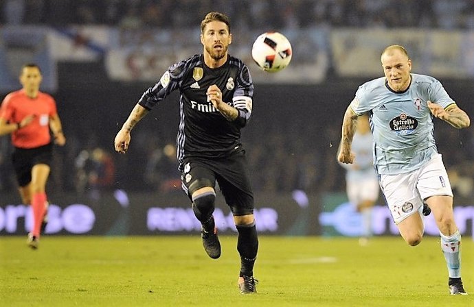 Sergio Ramos ante Guidetti, del Celta