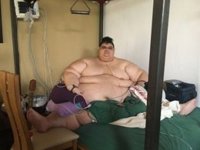 La persona más obesa del mundo se somete a un tratamiento para reducir sus 500 kilos
