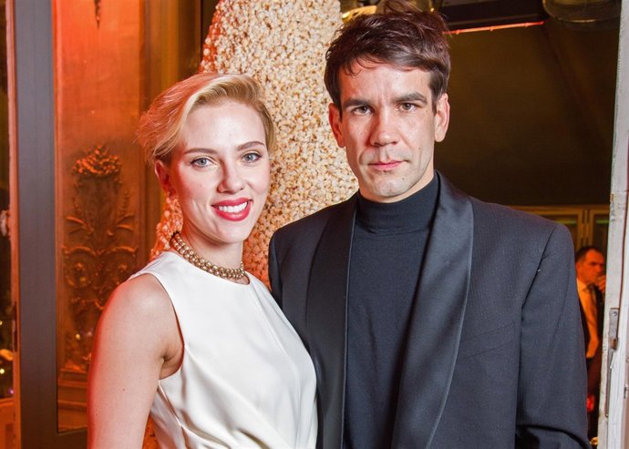Scarlett Johansson y Romain Dauriac/ Getty
