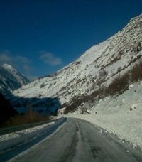 La nieve obliga a circular con cadenas en una veintena de carreteras catalanas