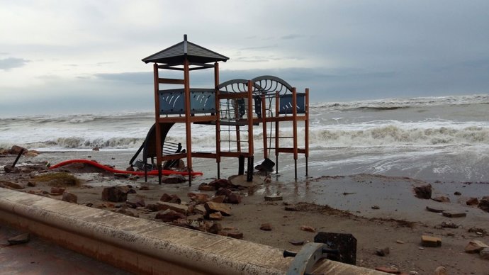 Playa de Almenara tras el temporal