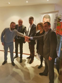 Claudi Martí junto a miembros de su precandidatura al CNS