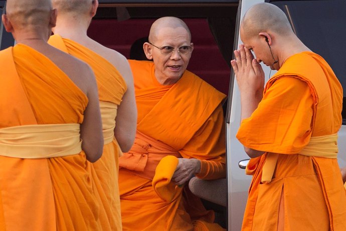 Phra Dhammachayo, un importante monje budista acusado de blanqueo de dinero 