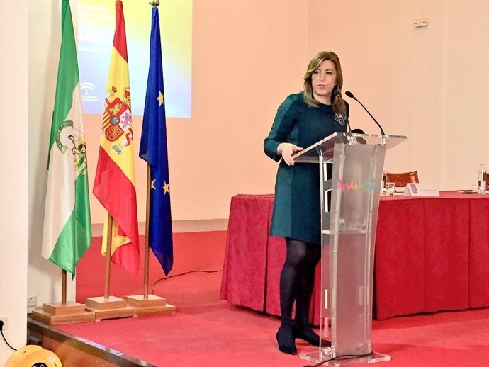 Susana Díaz entrega diplomas en el Hotel Escuela Convento de Santo Domingo