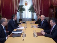 De la Serna propone el desvío obligatorio, bonificado al 50%, del tráfico pesado de la N-232 a la AP-68